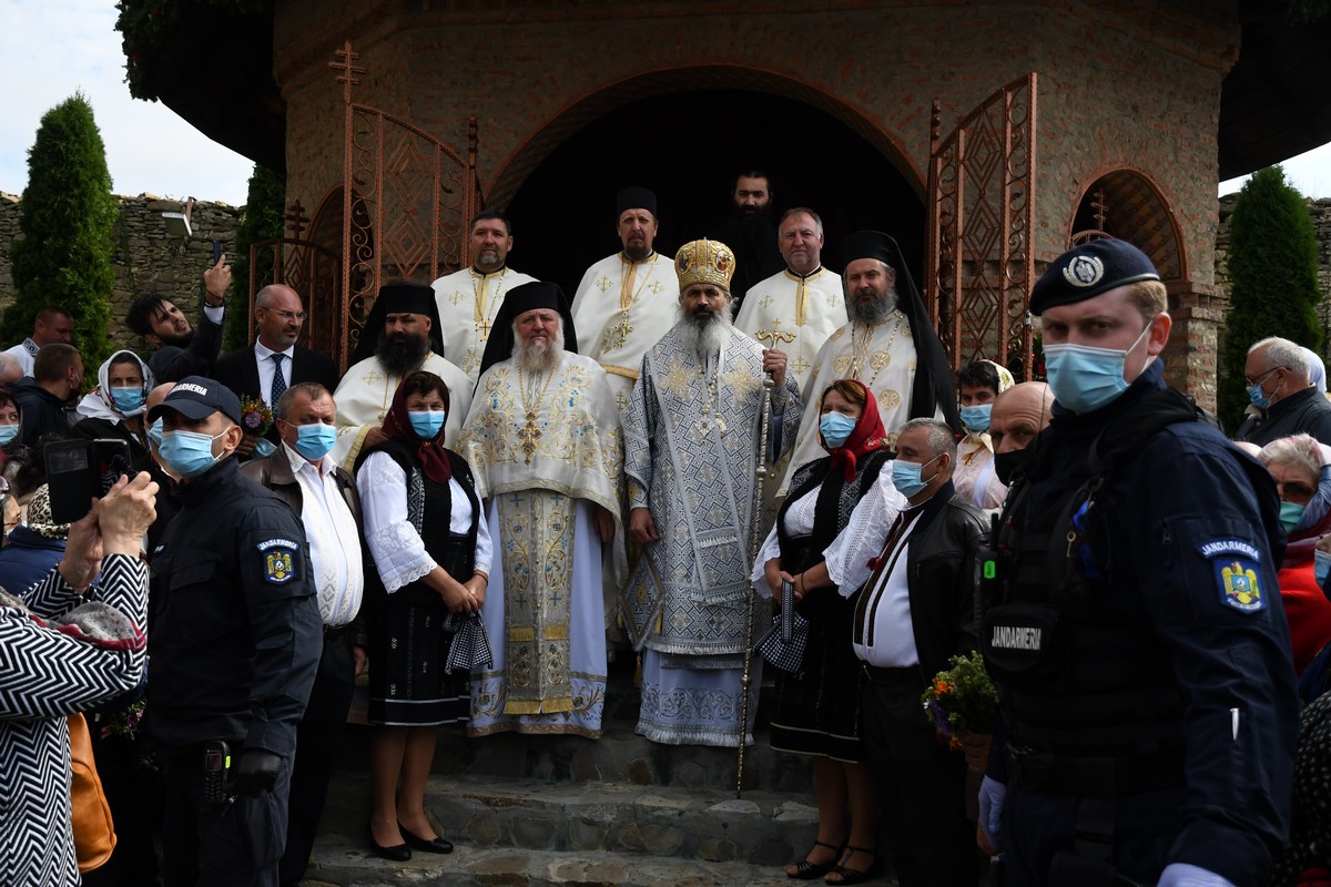 Liturghie arhierească la hramul Mănăstirii Hadâmbu