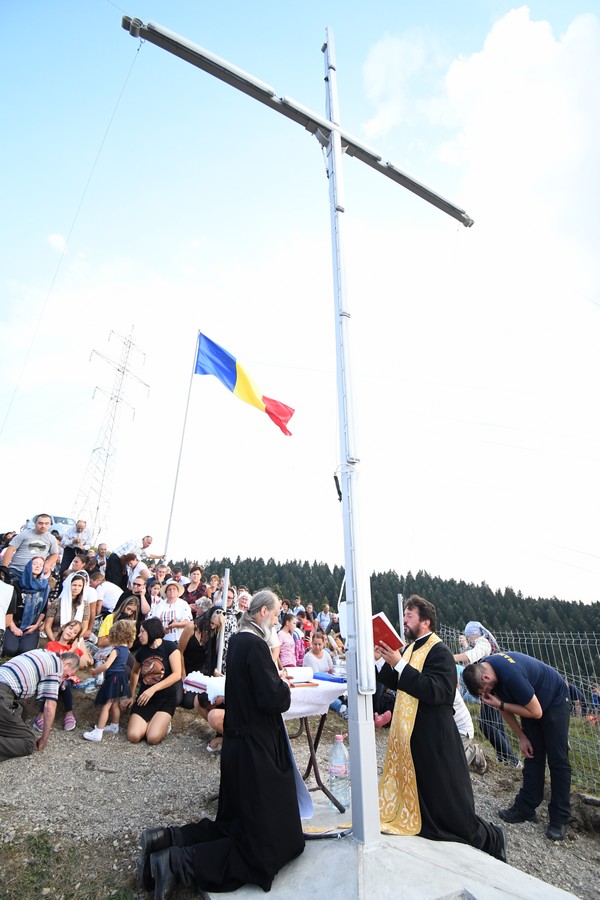 Foto: Constantin Ciofu „Crucea de Lumină”, sfinţită în Parohia Buhalniţa