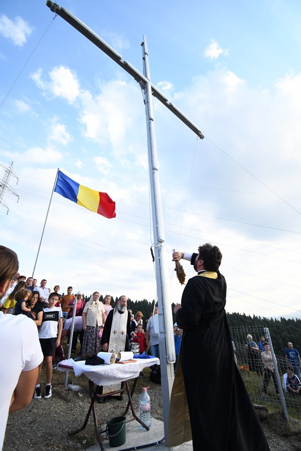 Foto: Constantin Ciofu „Crucea de Lumină”, sfinţită în Parohia Buhalniţa