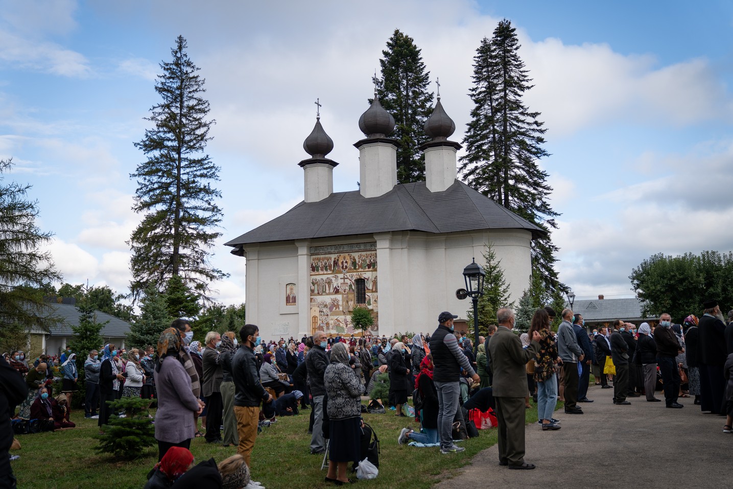 Hram la Vorona: „Faptele noastre pot să-L nască pe Hristos în inimile oamenilor sau pot să-L alunge”