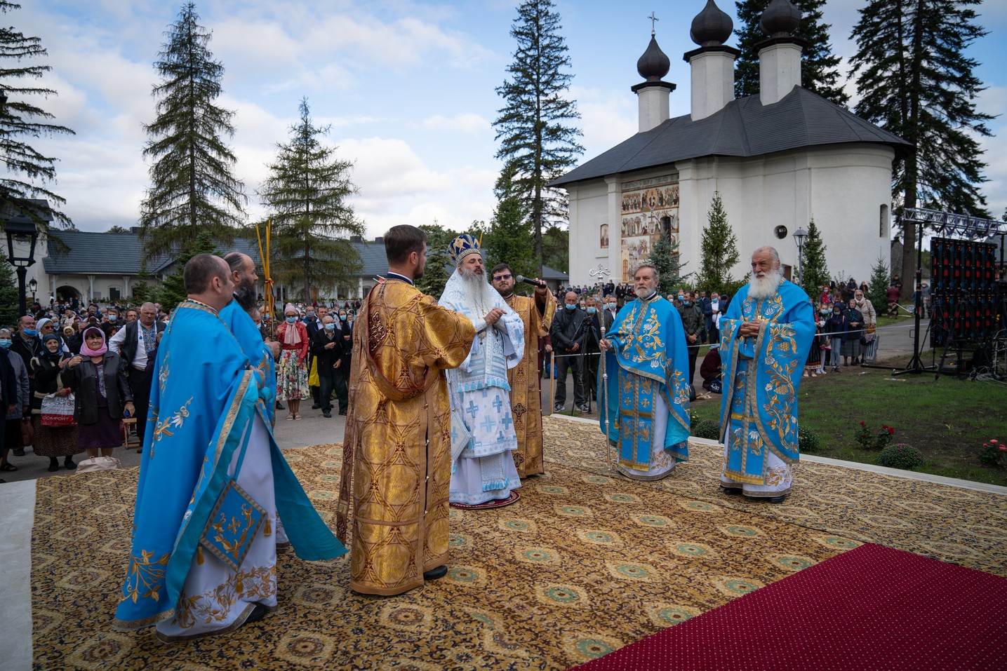 Hram la Vorona: „Faptele noastre pot să-L nască pe Hristos în inimile oamenilor sau pot să-L alunge”