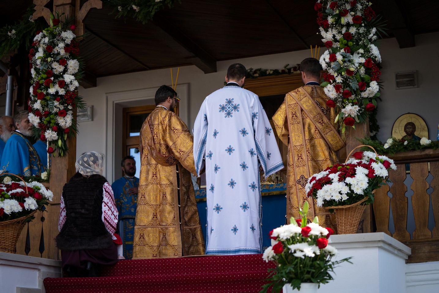 Hram la Vorona: „Faptele noastre pot să-L nască pe Hristos în inimile oamenilor sau pot să-L alunge”