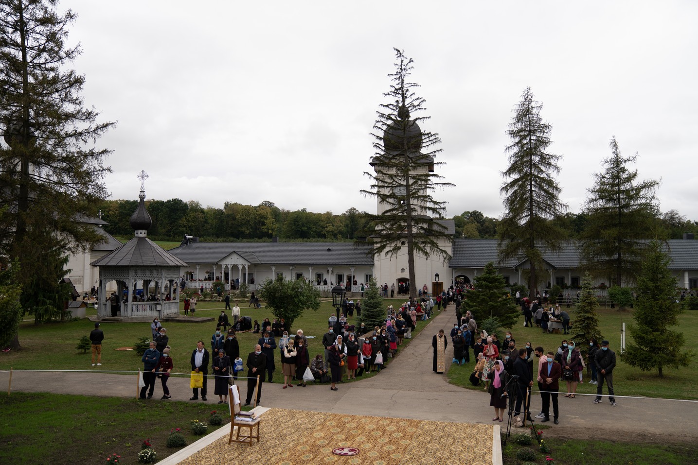 Hram la Vorona: „Faptele noastre pot să-L nască pe Hristos în inimile oamenilor sau pot să-L alunge”