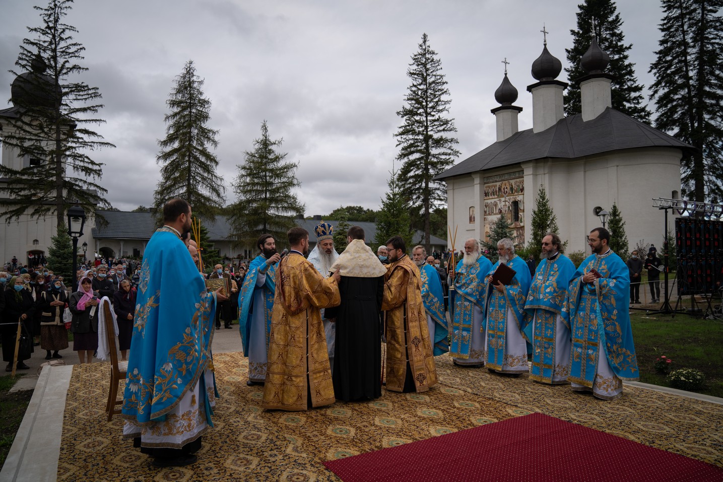 Hram la Vorona: „Faptele noastre pot să-L nască pe Hristos în inimile oamenilor sau pot să-L alunge”