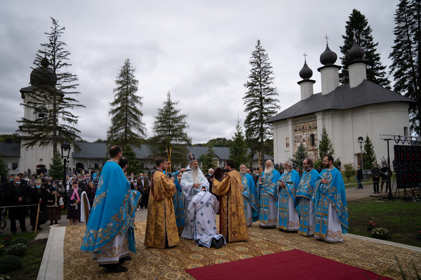 Hram la Vorona: „Faptele noastre pot să-L nască pe Hristos în inimile oamenilor sau pot să-L alunge”