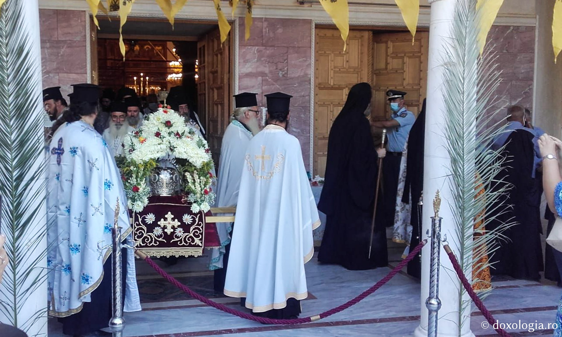 (Foto) Sărbătoarea mutării moaștelor Sfântului Ierarh Nectarie, Insula Eghina – 3 septembrie 2020