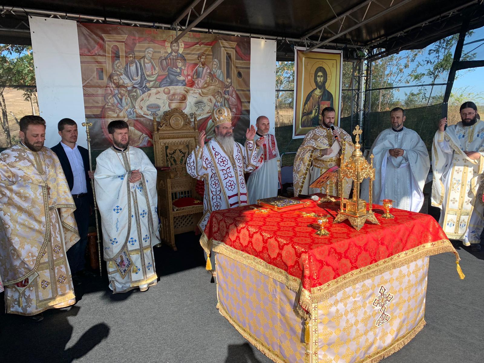Două biserici din Episcopia Huşilor, sfinţite de PS Ignatie
