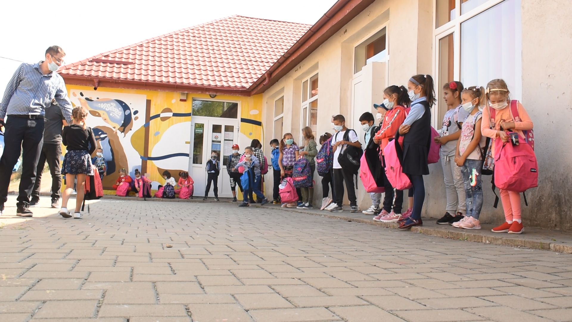 „Cutia cu Papucei pentru Ei” sau cum să pășești cu încredere în noul an școlar