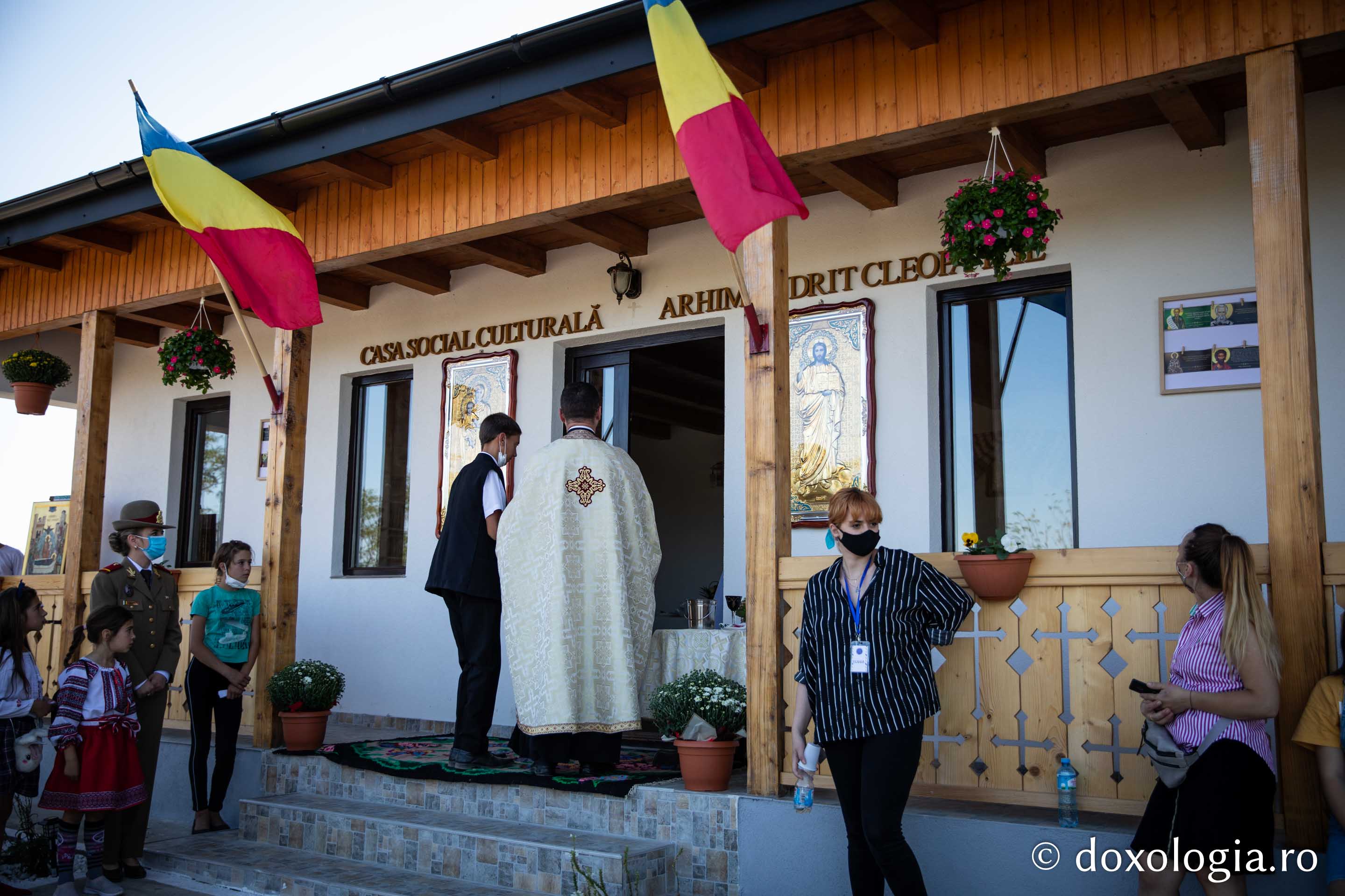 foto: Bogdan Bulgariu Binecuvântări arhierești în parohiile din județul Iași