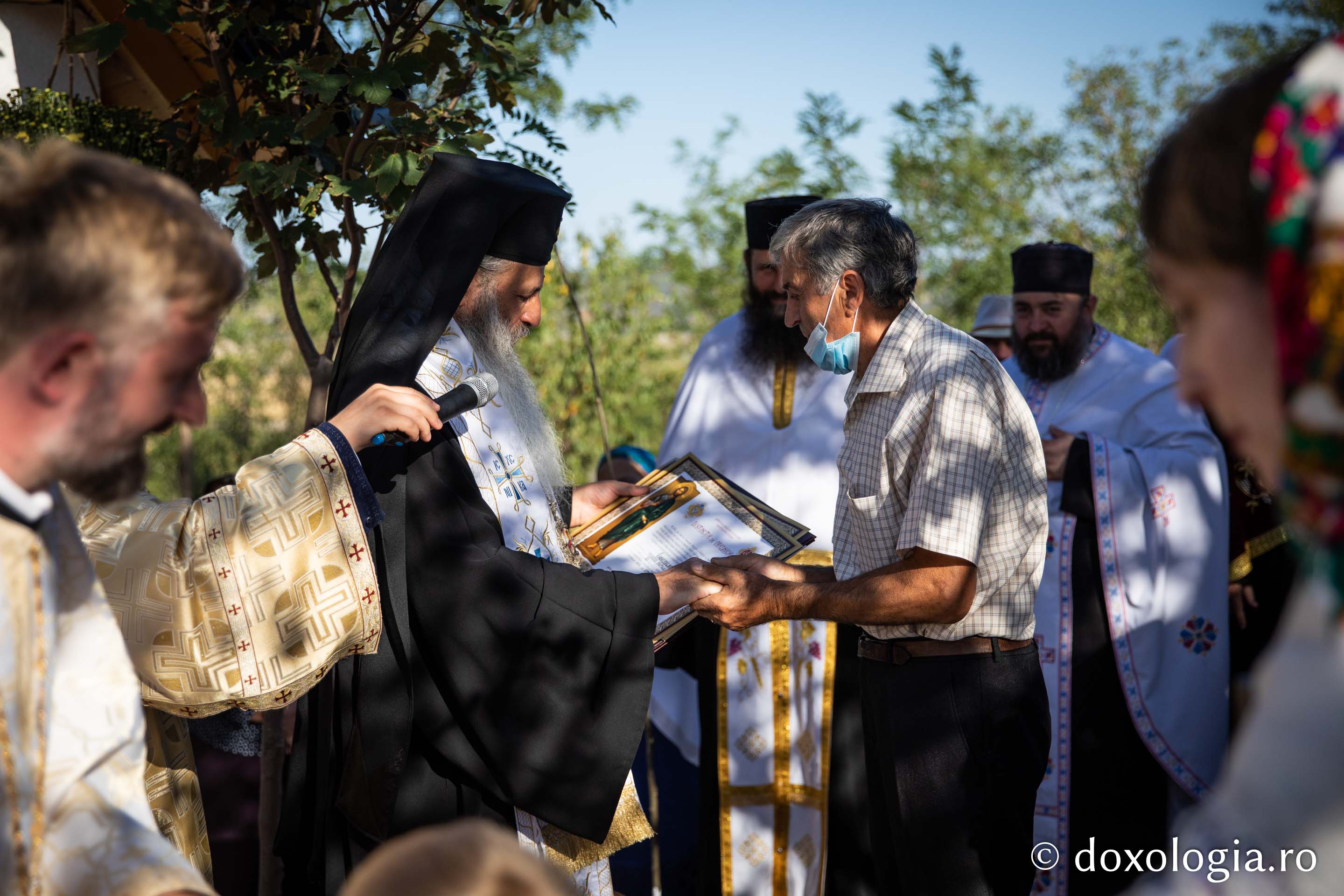 foto: Bogdan Bulgariu Binecuvântări arhierești în parohiile din județul Iași
