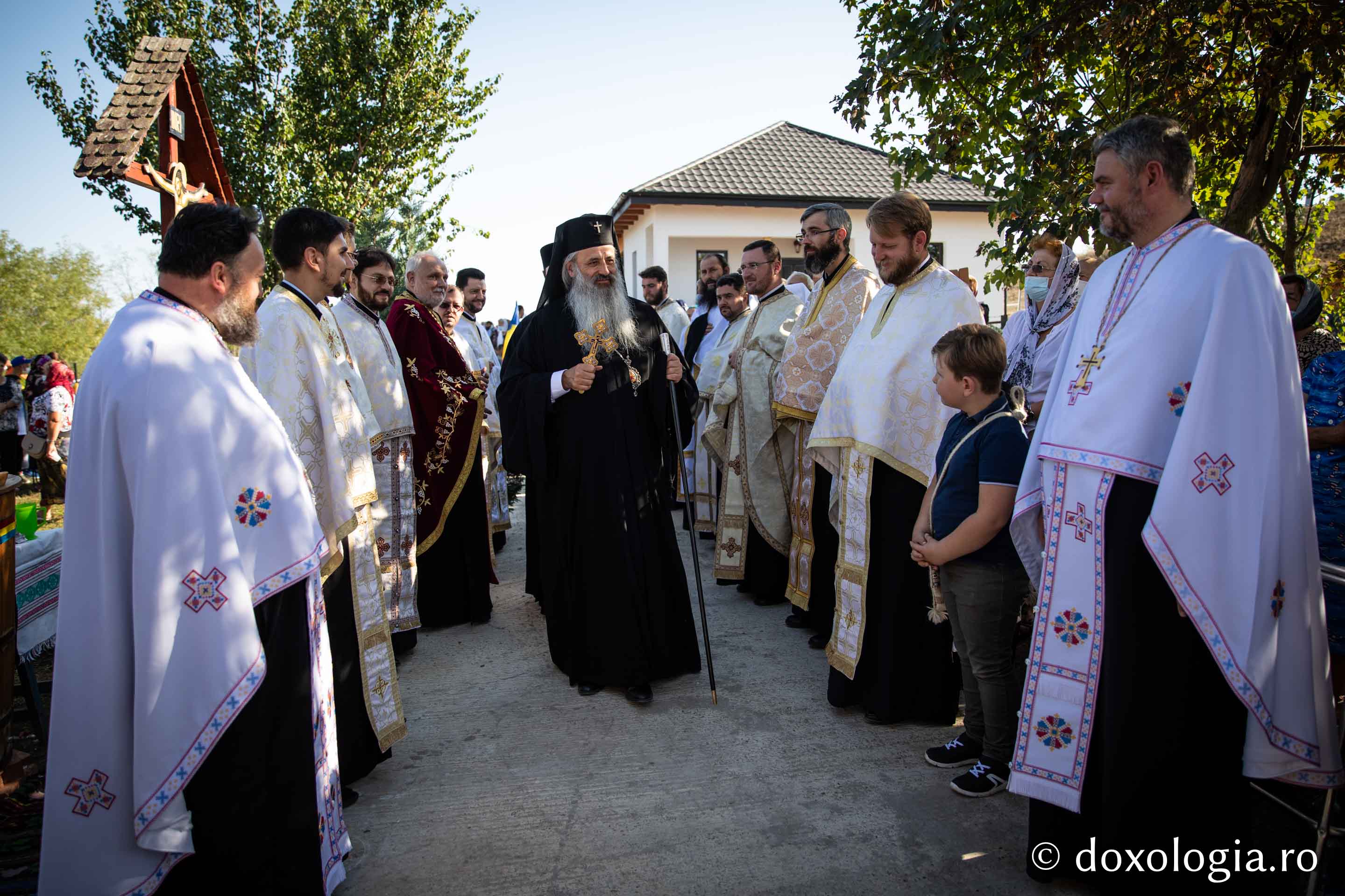 foto: Bogdan Bulgariu Binecuvântări arhierești în parohiile din județul Iași