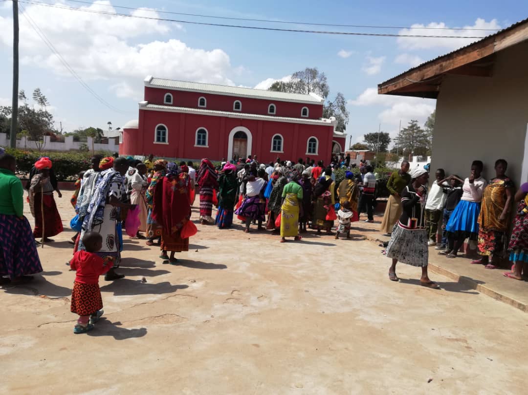 Pomeniri în Tanzania pentru sufletele unor români