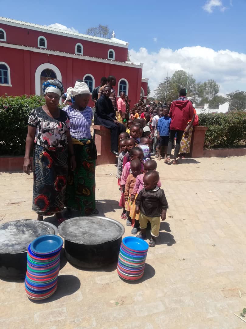 Pomeniri în Tanzania pentru sufletele unor români