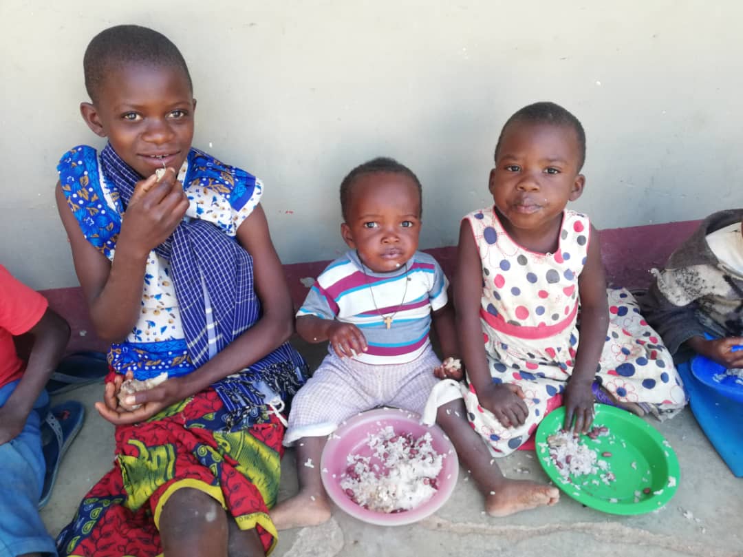 Pomeniri în Tanzania pentru sufletele unor români