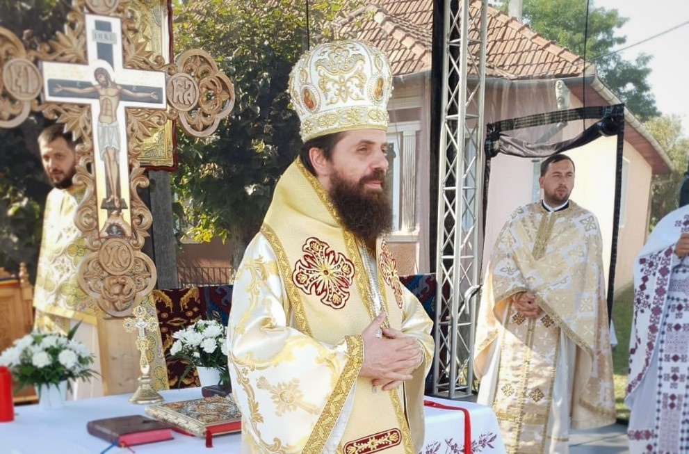 (Video) „Crucea – îmbrățișarea lui Dumnezeu” – PS Benedict