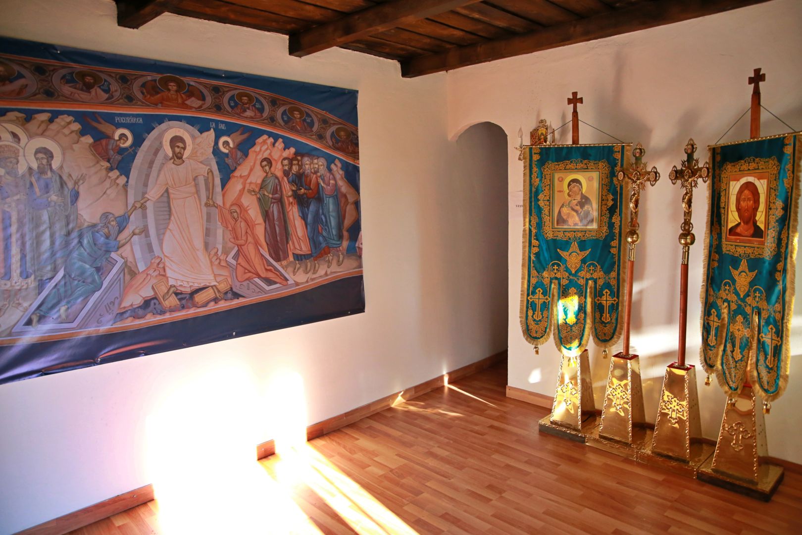 Slujbe arhierești la Parohiile Miron Costin și Albești: „Familia, în viața unui om, este ancora cea neclintită și tare”