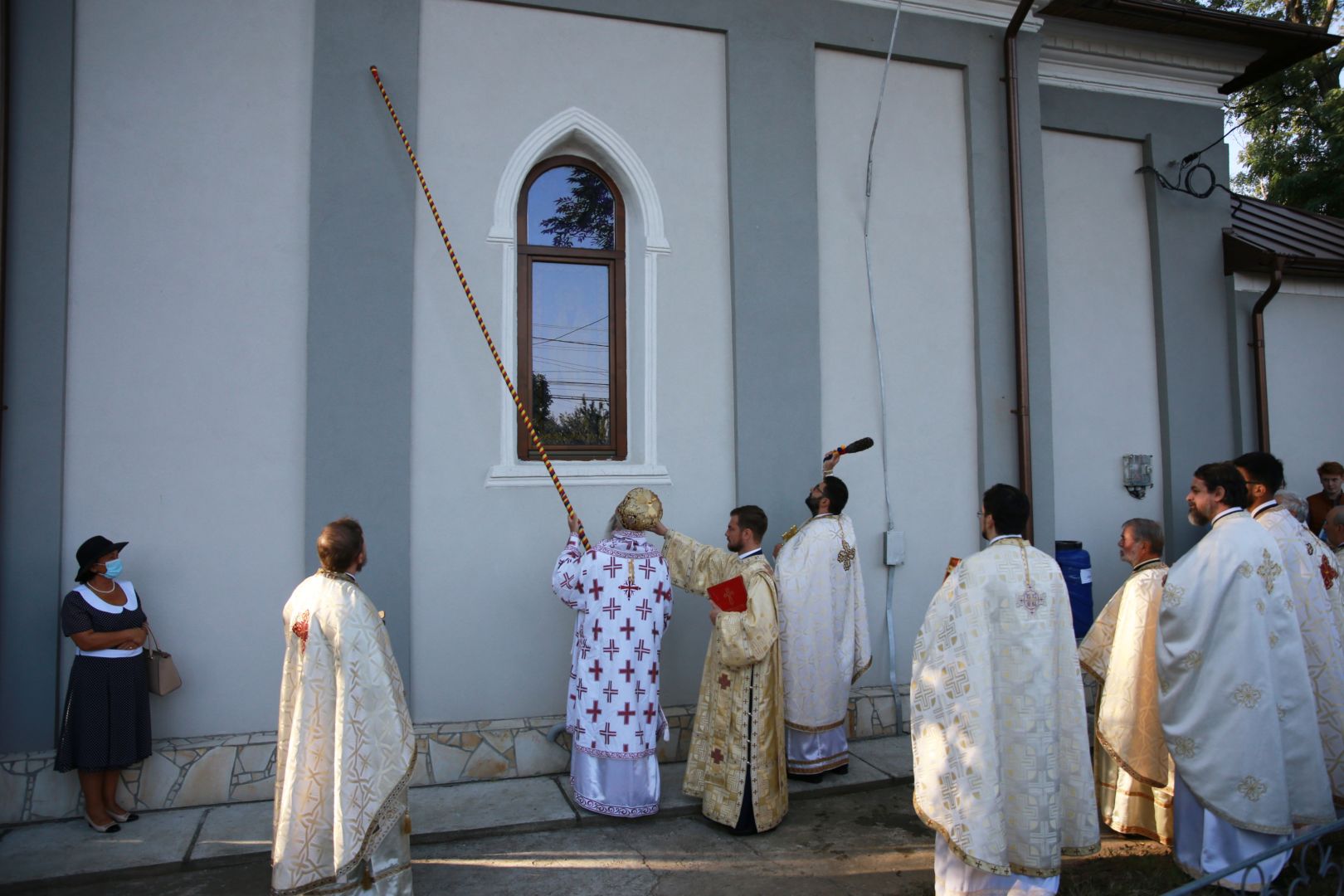 Resfințire de biserică și binecuvântări arhierești în parohiile din județele Botoșani și Iași