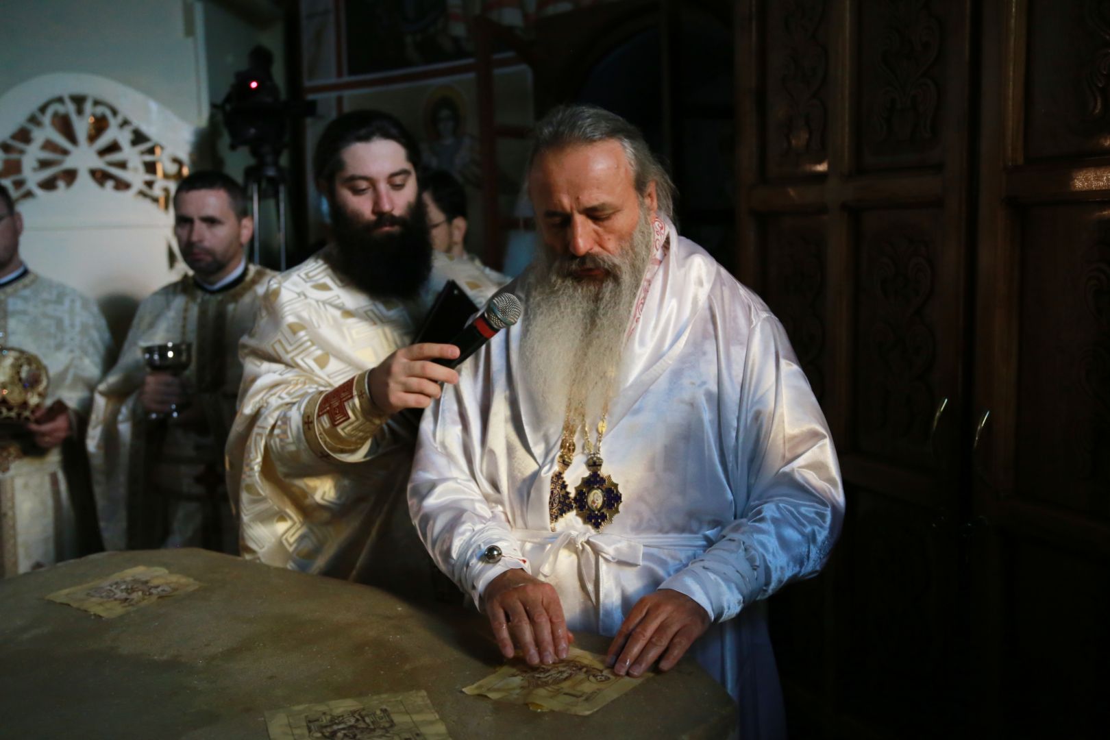 Resfințire de biserică și binecuvântări arhierești în parohiile din județele Botoșani și Iași