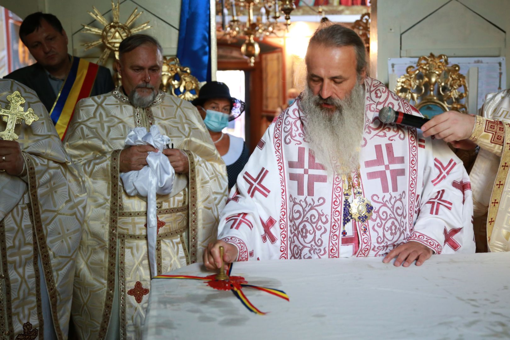 Resfințire de biserică și binecuvântări arhierești în parohiile din județele Botoșani și Iași