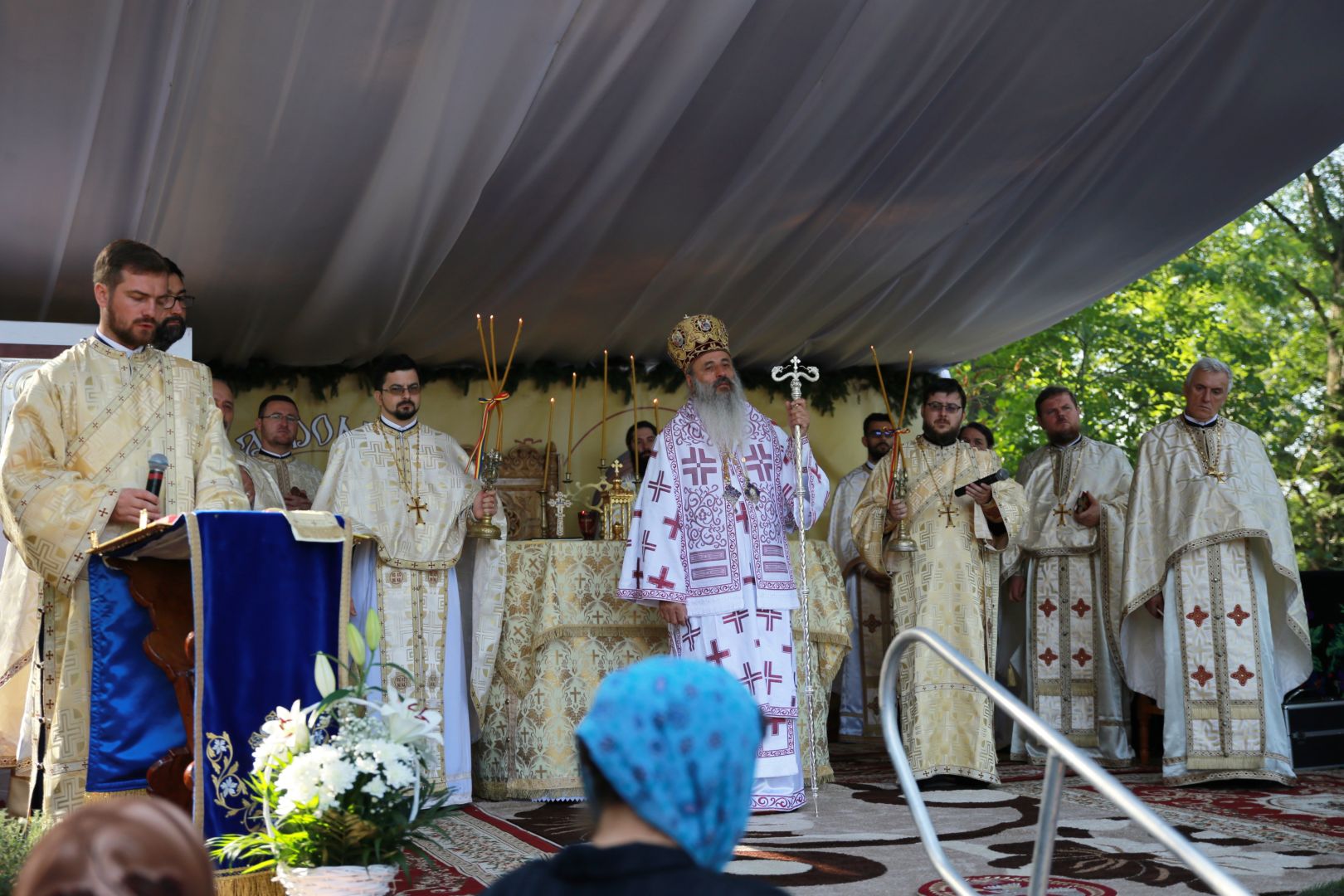 Resfințire de biserică și binecuvântări arhierești în parohiile din județele Botoșani și Iași