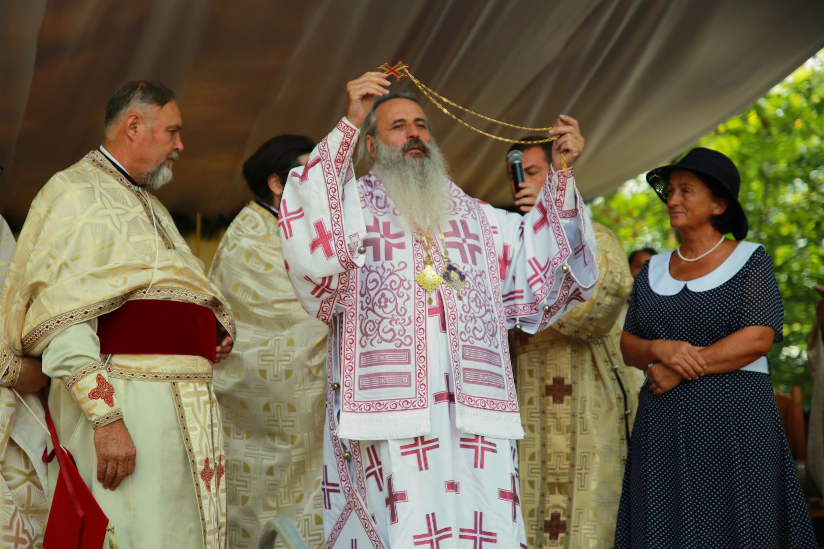 Resfințire de biserică și binecuvântări arhierești în parohiile din județele Botoșani și Iași