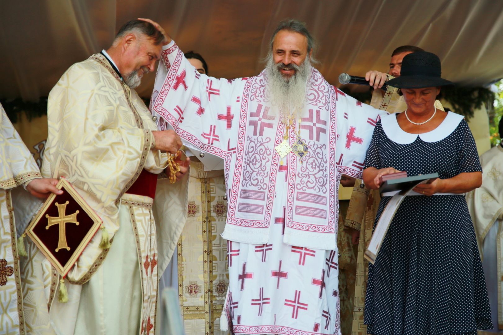 Resfințire de biserică și binecuvântări arhierești în parohiile din județele Botoșani și Iași