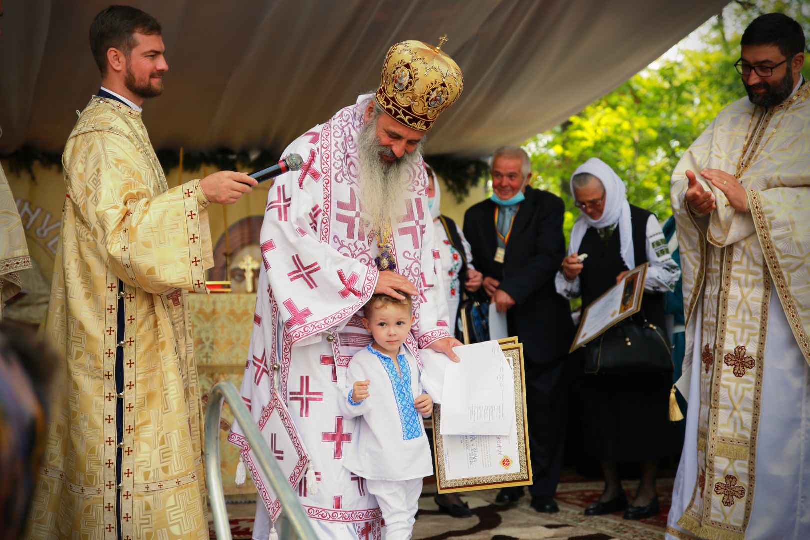 Resfințire de biserică și binecuvântări arhierești în parohiile din județele Botoșani și Iași