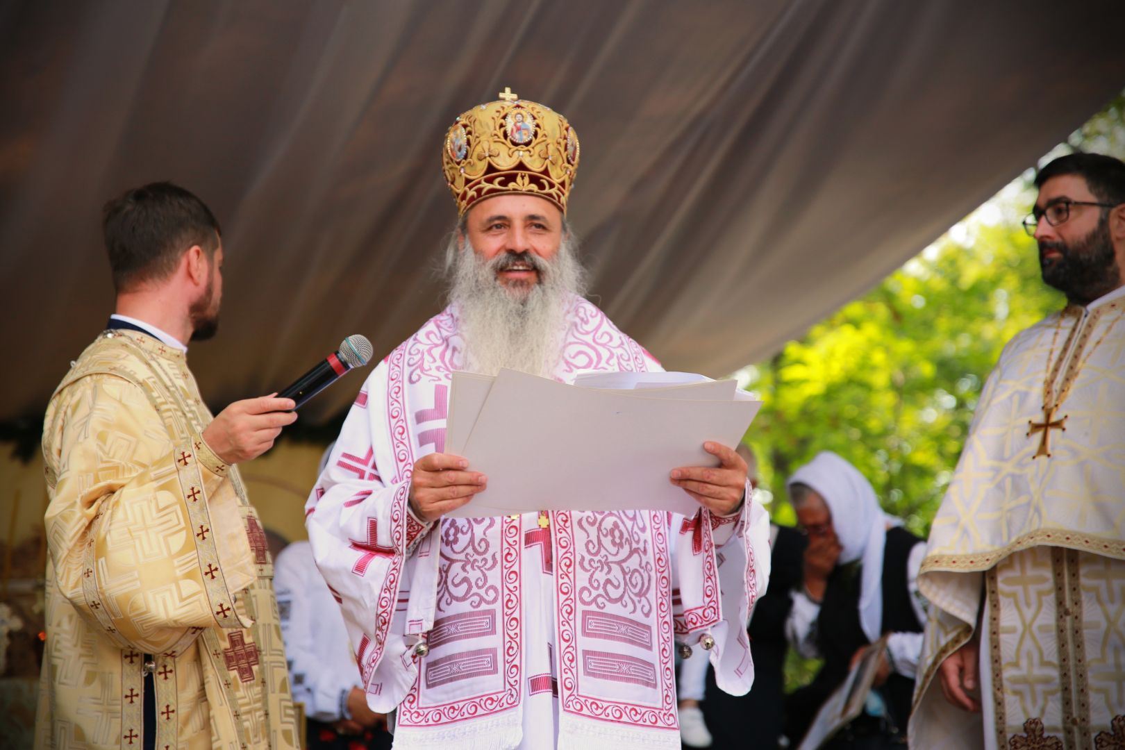 Resfințire de biserică și binecuvântări arhierești în parohiile din județele Botoșani și Iași