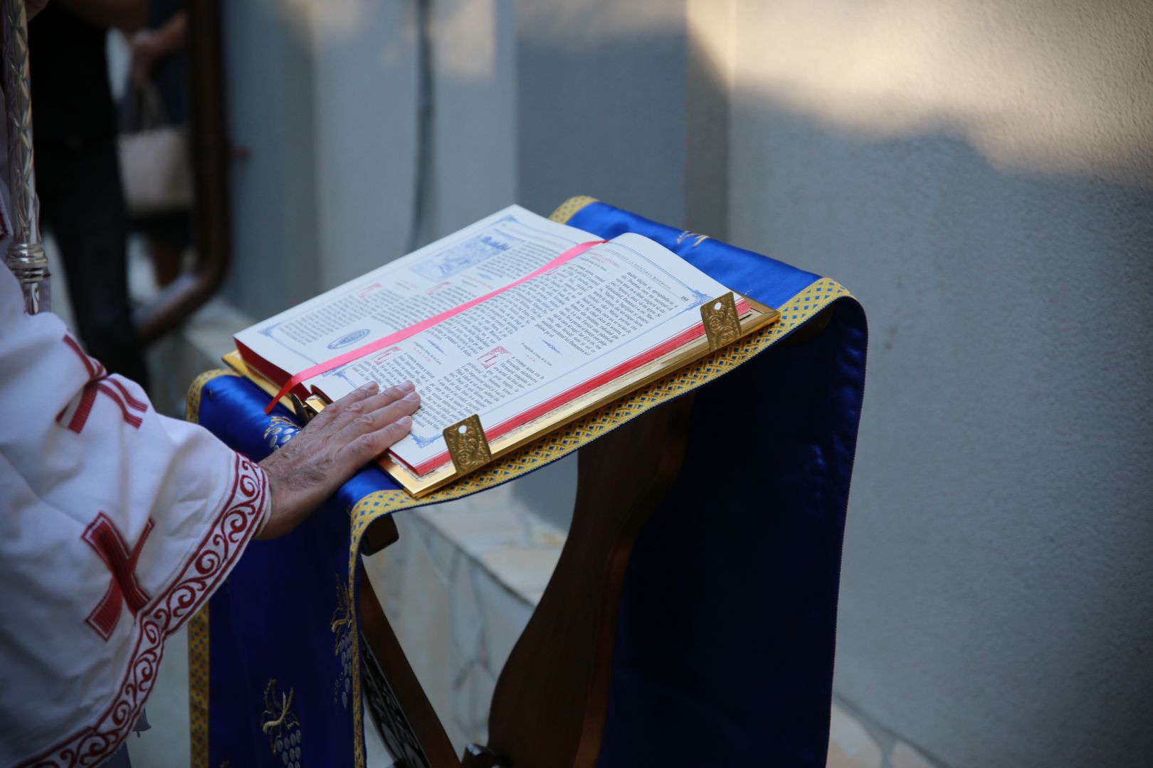 Resfințire de biserică și binecuvântări arhierești în parohiile din județele Botoșani și Iași