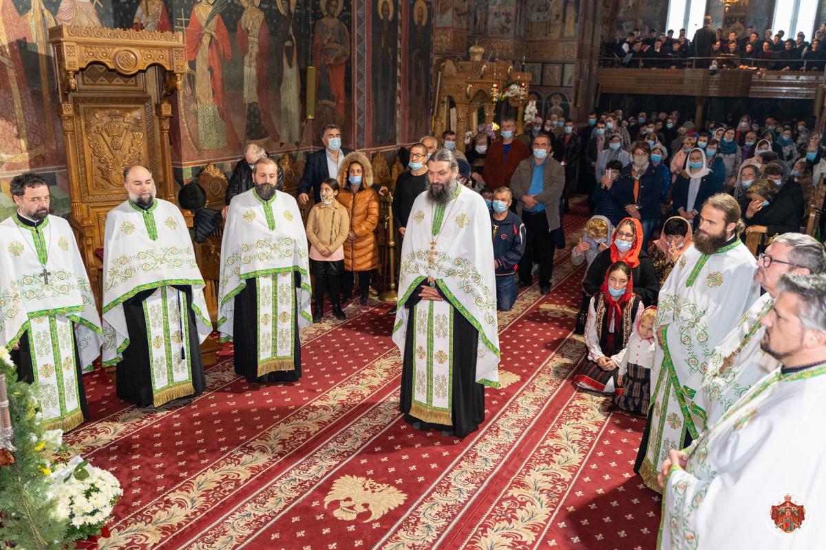 Sărbătoarea Sfintei Cuvioase Parascheva la catedrala din Roman Sărbătoarea Sfintei Cuvioase Parascheva la catedrala din Roman