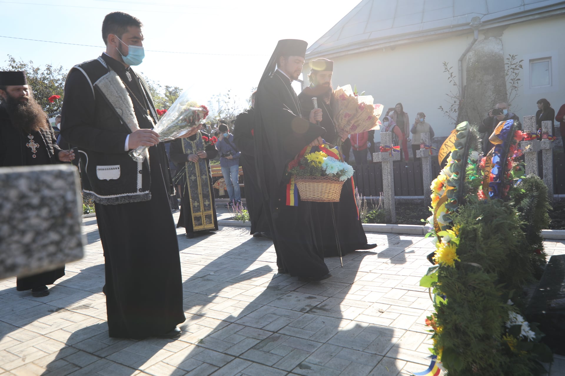 Cimitirul de onoare al ostașilor români din Mana-Orhei, sfinţit de PS Veniamin Cimitirul de onoare al ostașilor români din Mana-Orhei, sfinţit de PS Veniamin