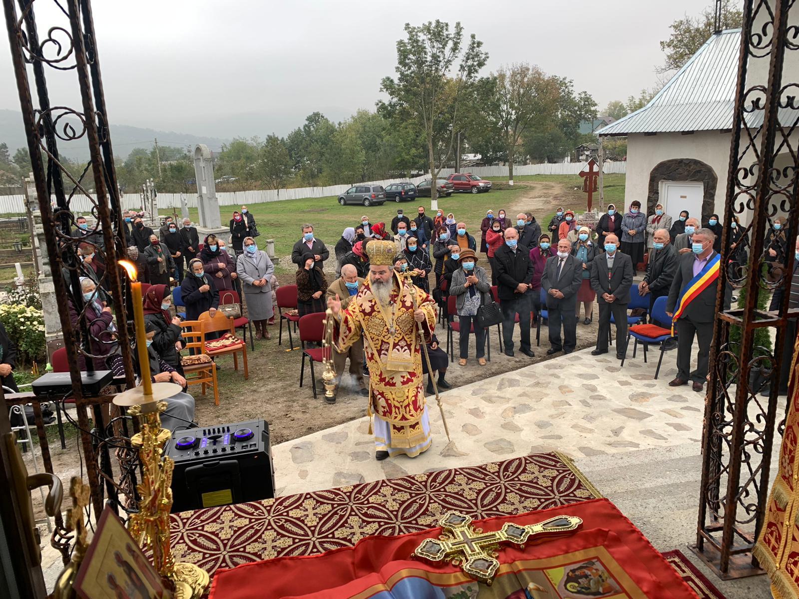 Liturghii arhiereşti în protopopiatele Huşi şi Vaslui