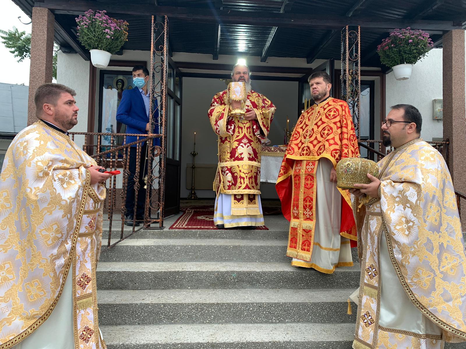 Liturghii arhiereşti în protopopiatele Huşi şi Vaslui