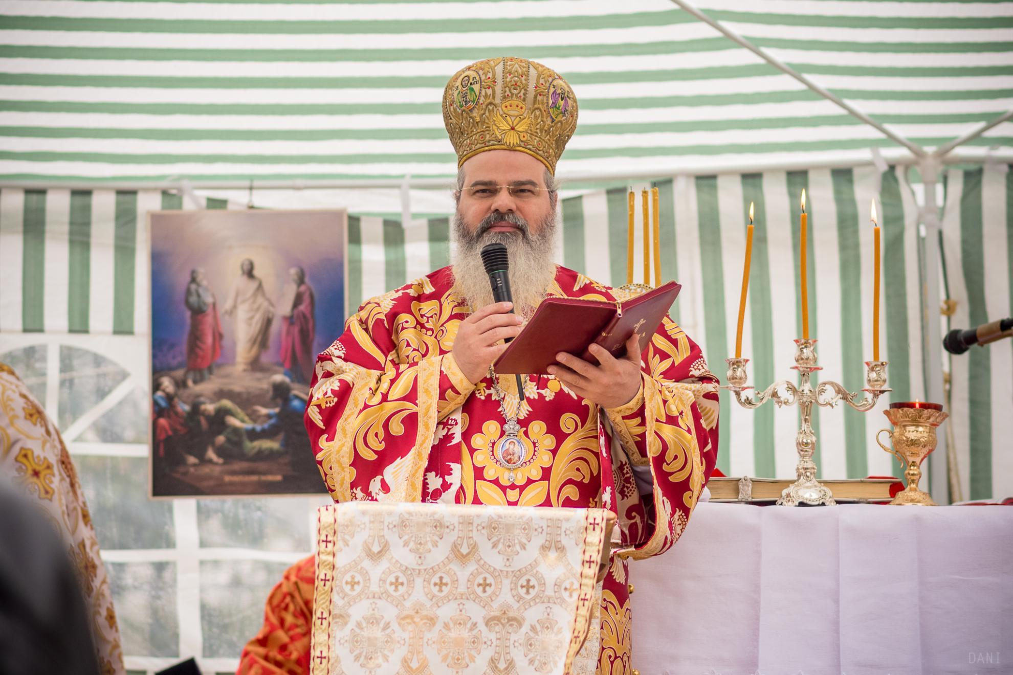 Liturghii arhiereşti în protopopiatele Huşi şi Vaslui