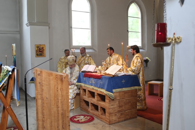 Hram și hirotonie întru diacon la München: Cea mai veche parohie bavareză și-a sărbătorit cel de-al doilea hram, pe Sfânta Parascheva Hram și hirotonie întru diacon la München: Cea mai veche parohie bavareză și-a sărbătorit cel de-al doilea hram, pe Sfânta Parascheva