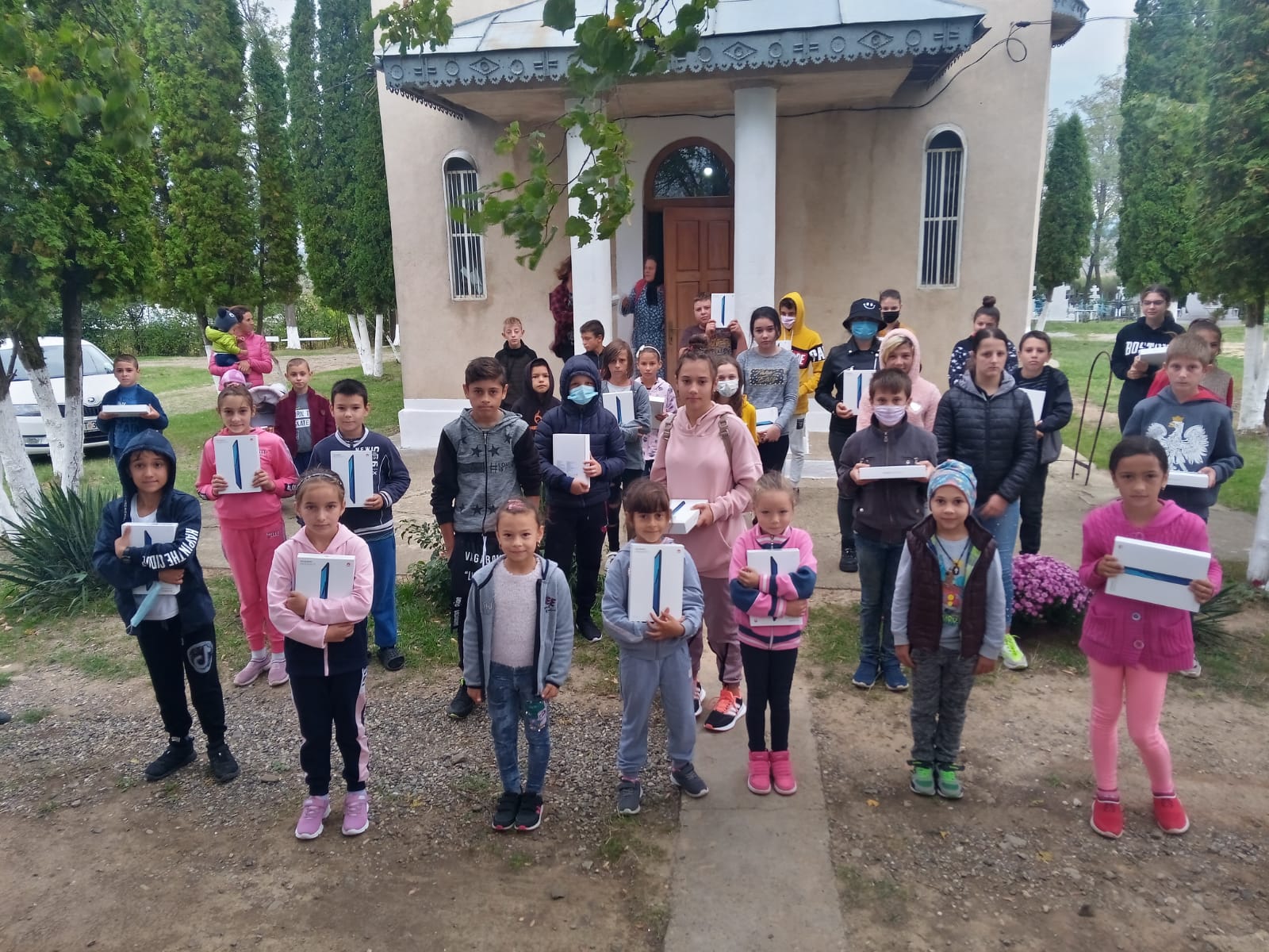 Tablete pentru copiii din Cilibiu și Budești