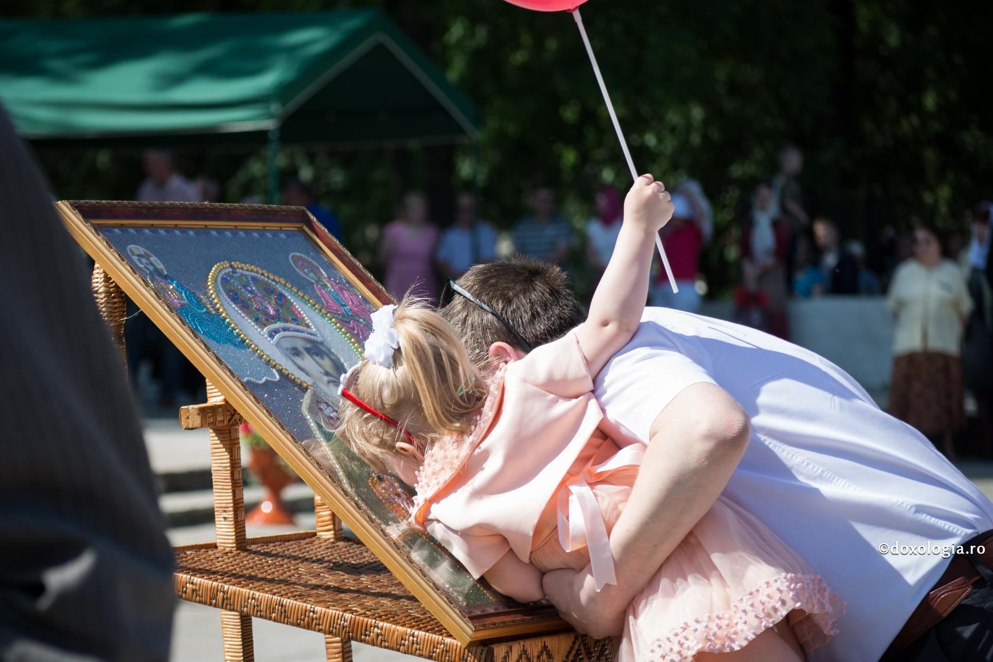 Educaţia creştină din familie este garanţia formării caracterelor tari şi cinstite