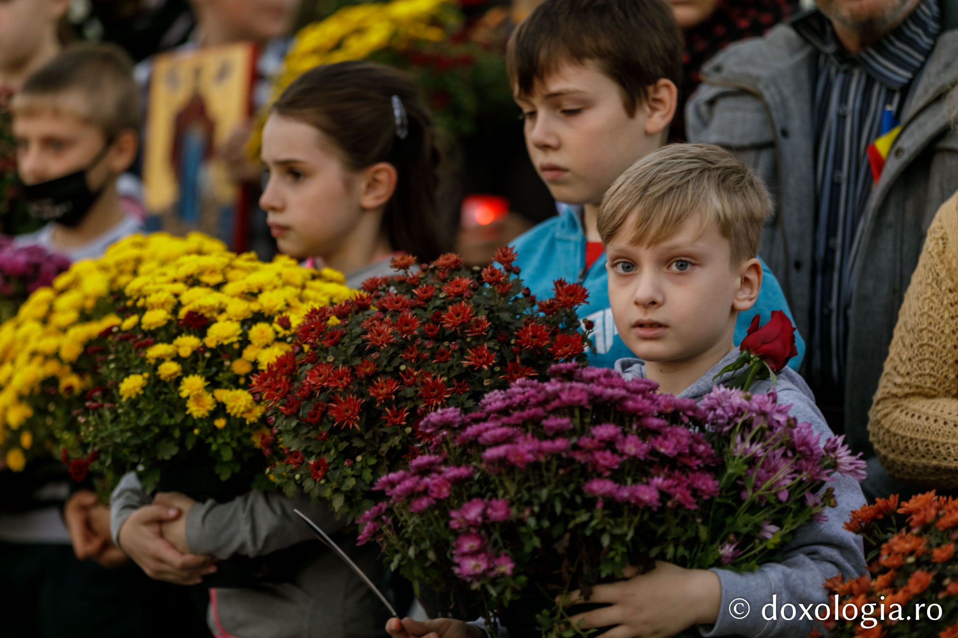 (Foto) Cu flori și cu dragoste multă la Sfânta Cuvioasă Parascheva