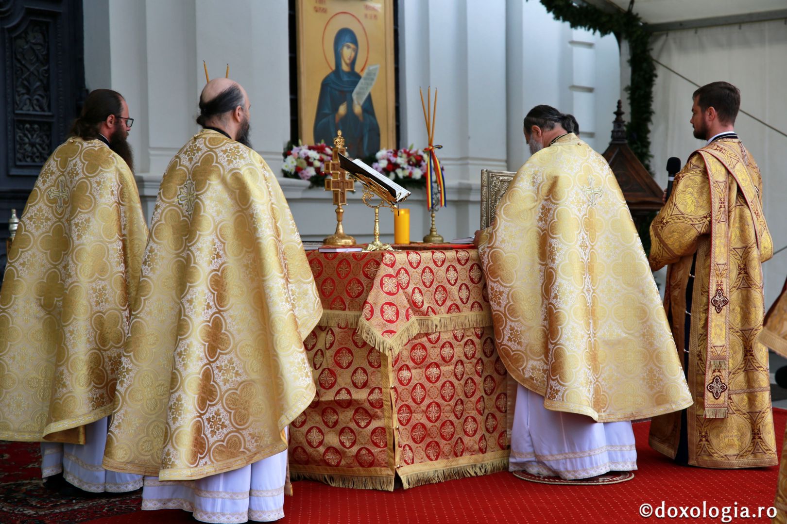 Liturghie arhierească pentru credincioșii ieșeni: „Biserica se află nu în mâna oamenilor, ci în mâna lui Dumnezeu”