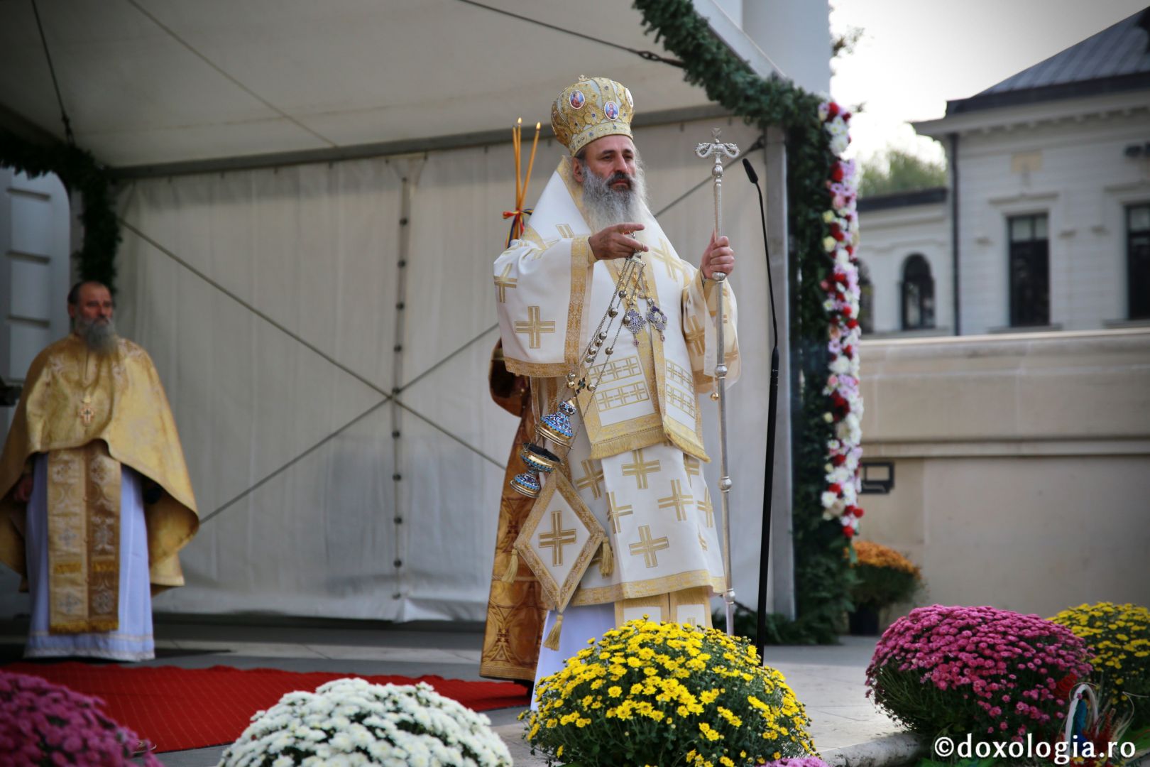 Liturghie arhierească pentru credincioșii ieșeni: „Biserica se află nu în mâna oamenilor, ci în mâna lui Dumnezeu”