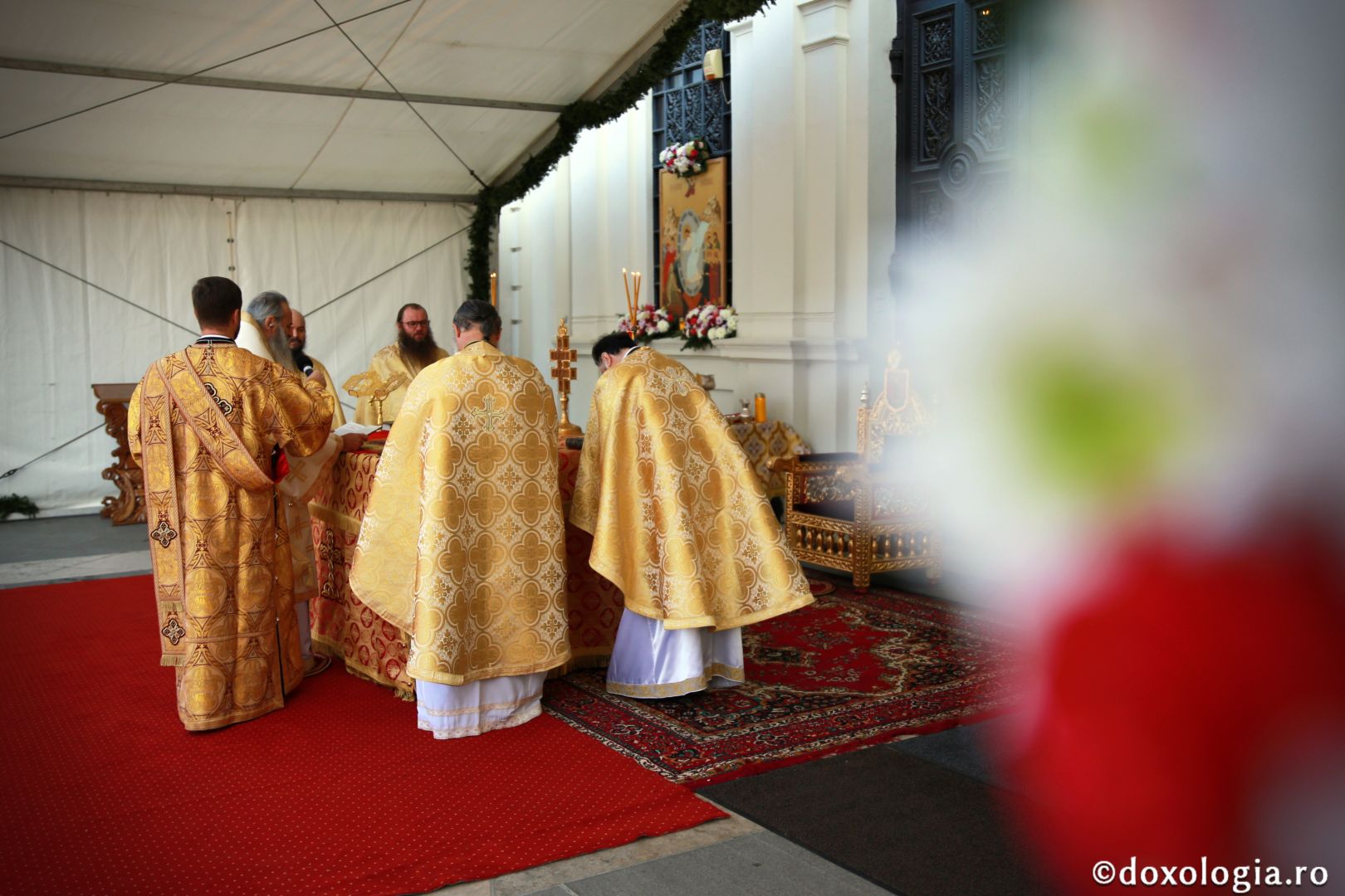 Liturghie arhierească pentru credincioșii ieșeni: „Biserica se află nu în mâna oamenilor, ci în mâna lui Dumnezeu”