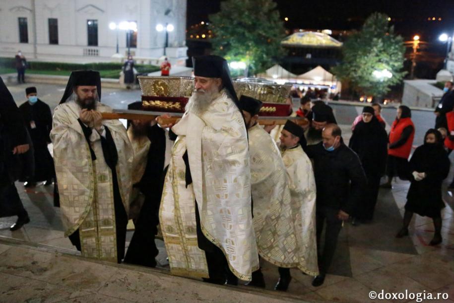 (Video) Sfânta Cuvioasă Parascheva s-a reîntors în Catedrala Mitropolitană