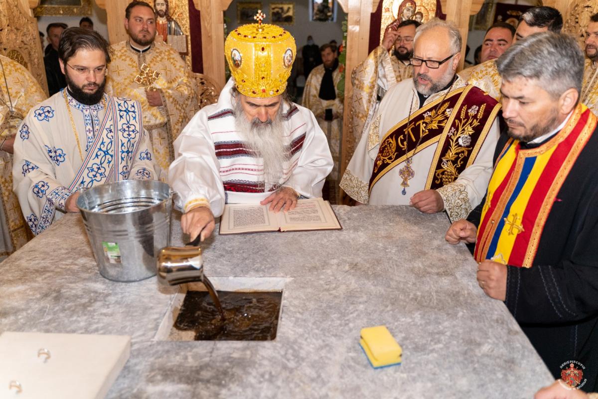 Biserica din Jevreni, resfințită de IPS Teodosie Biserica din Jevreni, resfințită de IPS Teodosie
