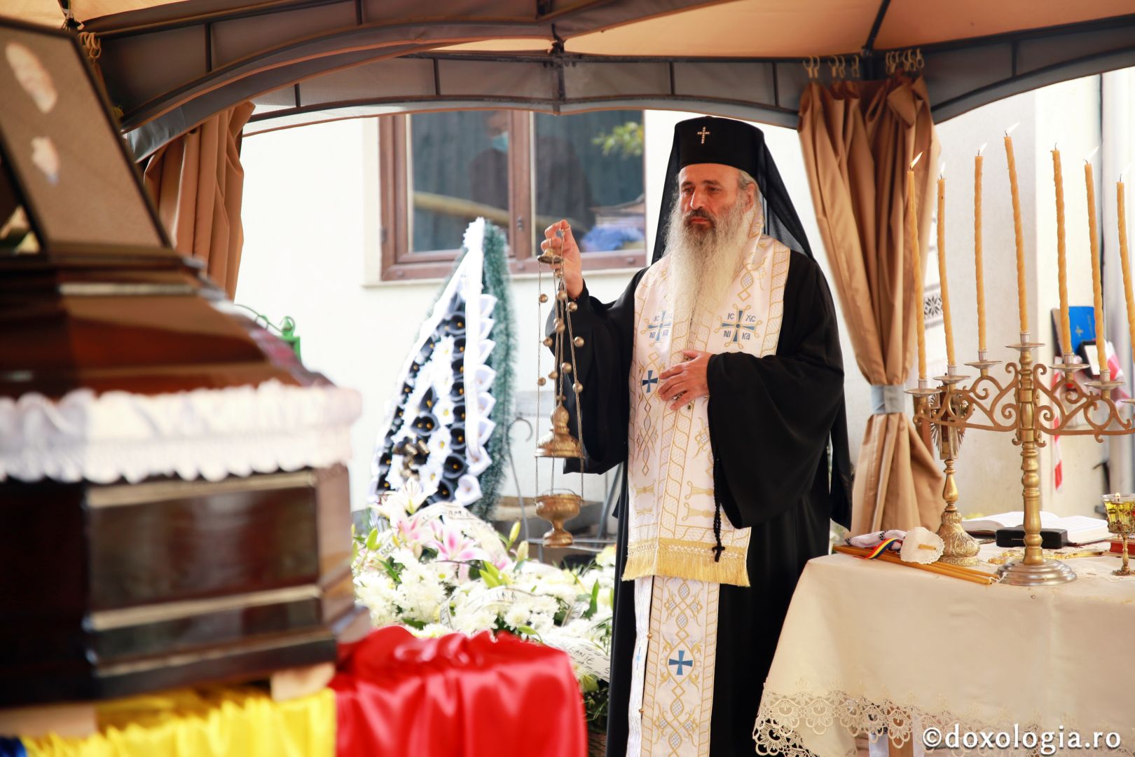 Părintele Constantin Muha, slujitorul devotat al Bisericii, a fost înmormântat