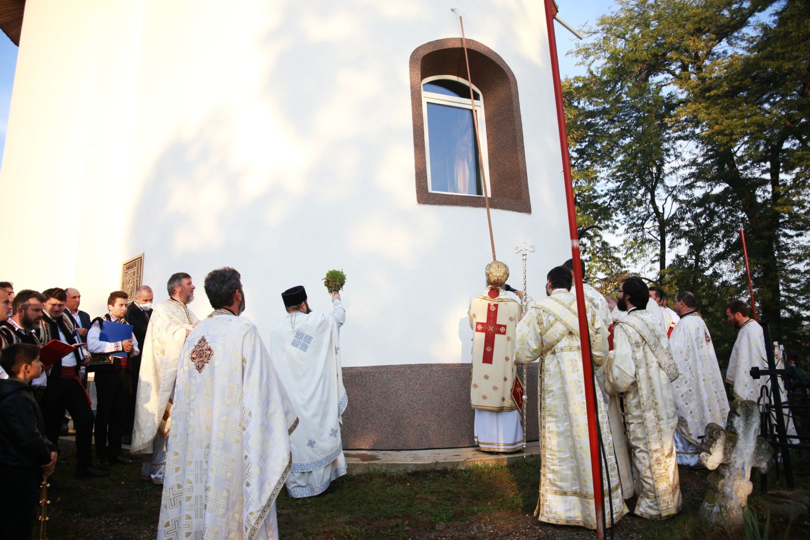 Biserica din Bețești, veche de 200 de ani, a fost resfințită de Mitropolitul Moldovei și Bucovinei