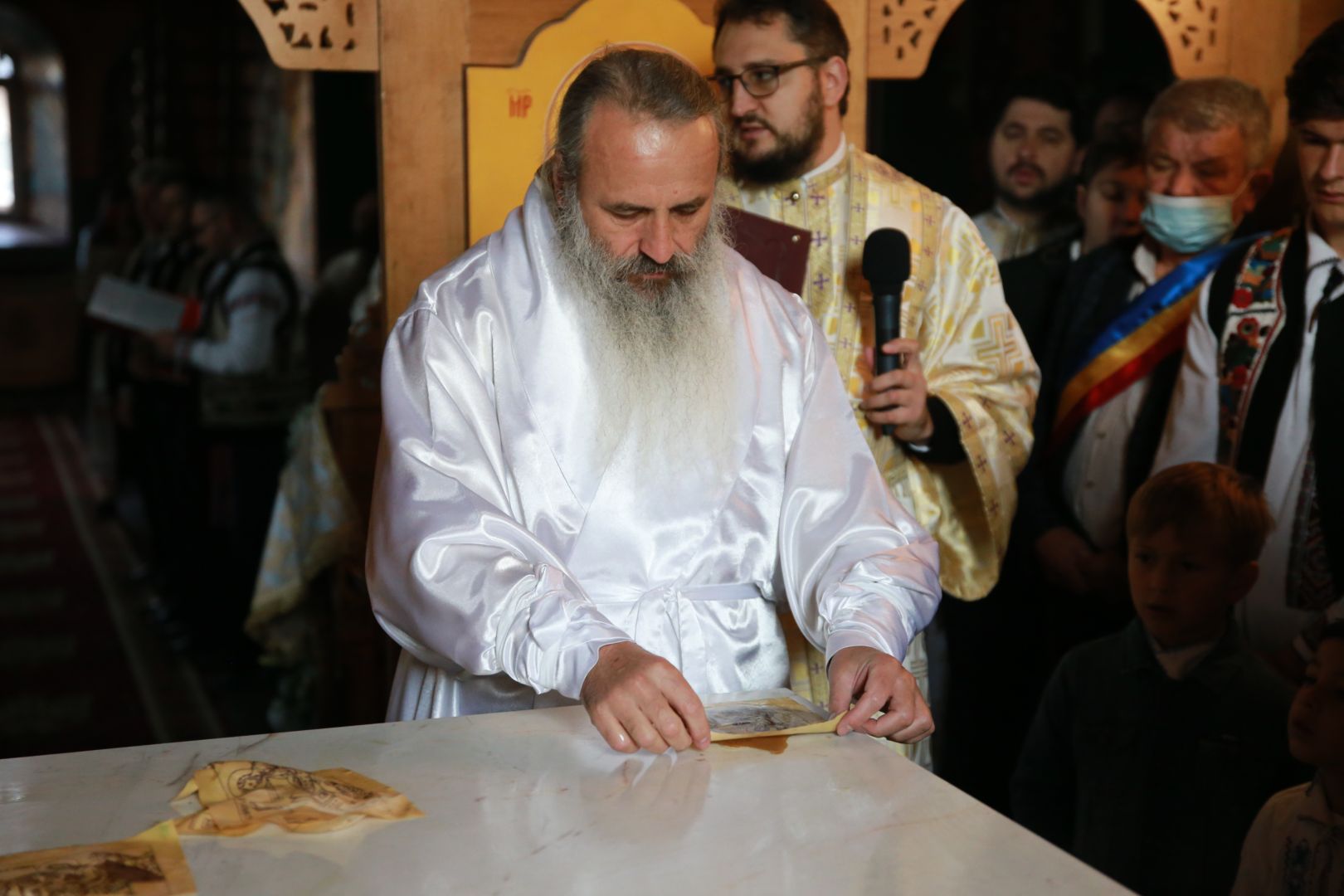 Biserica din Bețești, veche de 200 de ani, a fost resfințită de Mitropolitul Moldovei și Bucovinei