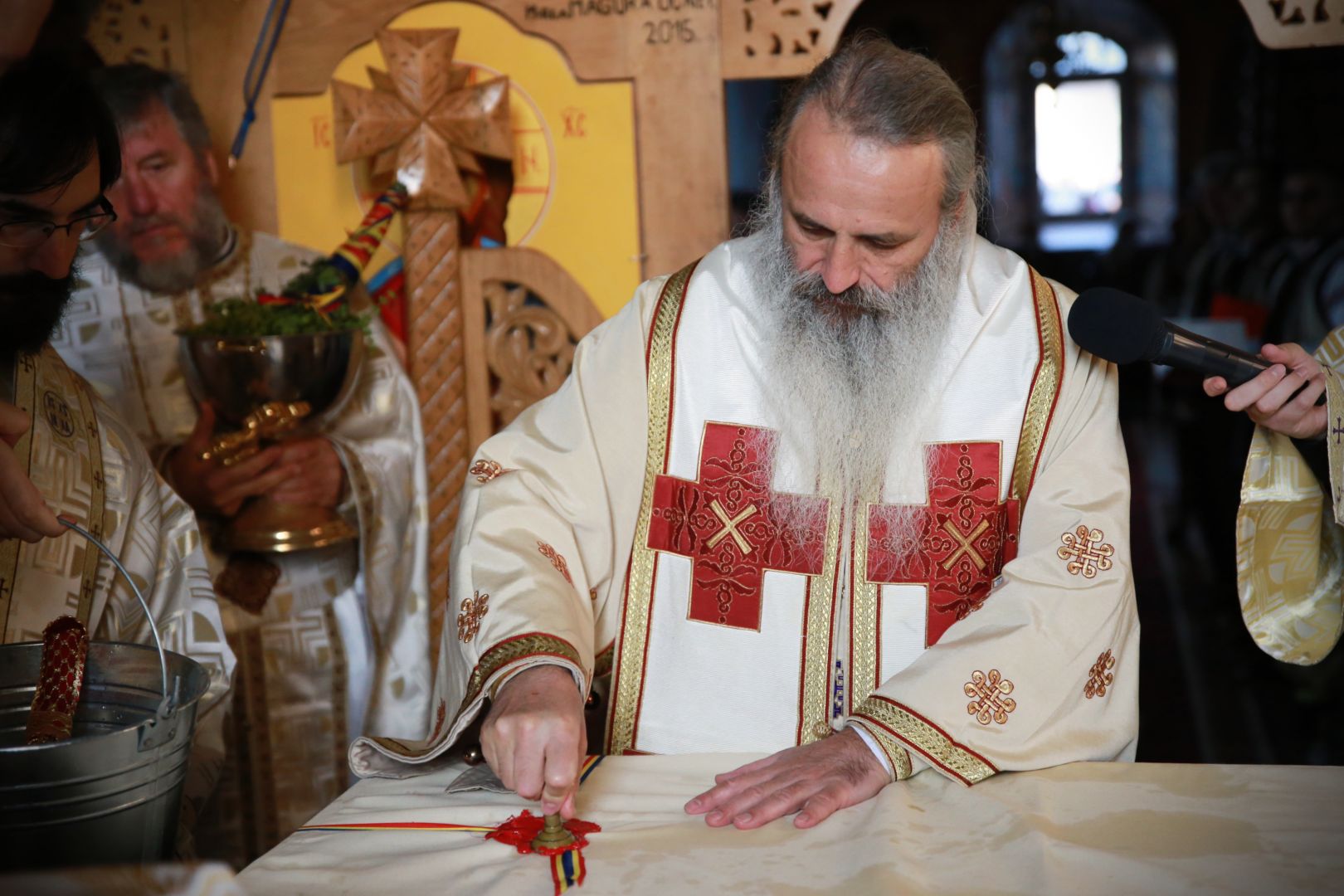 Biserica din Bețești, veche de 200 de ani, a fost resfințită de Mitropolitul Moldovei și Bucovinei