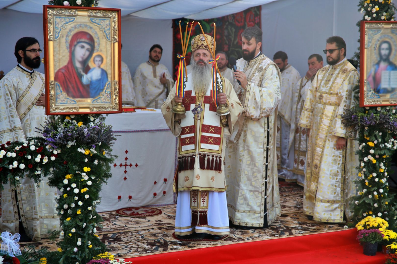 Biserica din Bețești, veche de 200 de ani, a fost resfințită de Mitropolitul Moldovei și Bucovinei