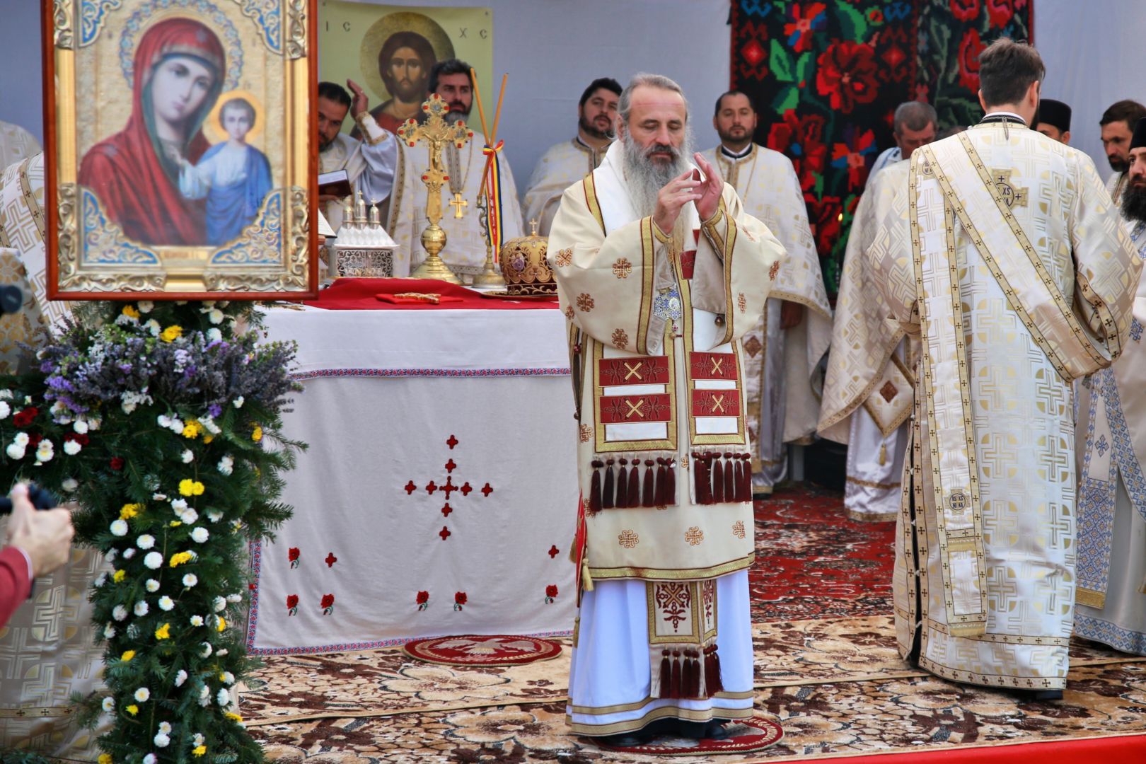 Biserica din Bețești, veche de 200 de ani, a fost resfințită de Mitropolitul Moldovei și Bucovinei