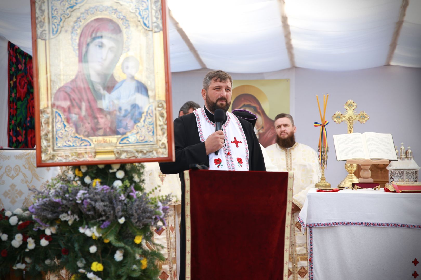 Biserica din Bețești, veche de 200 de ani, a fost resfințită de Mitropolitul Moldovei și Bucovinei